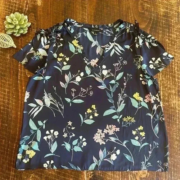 Banana Republic | SOFT SATIN FLUTTER-SLEEVE TOP - Picture 2 of 7